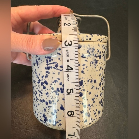 VTG blue&white speckled stoneware cheese/butter crock w: wire bail handle&lid - Picture 10 of 12